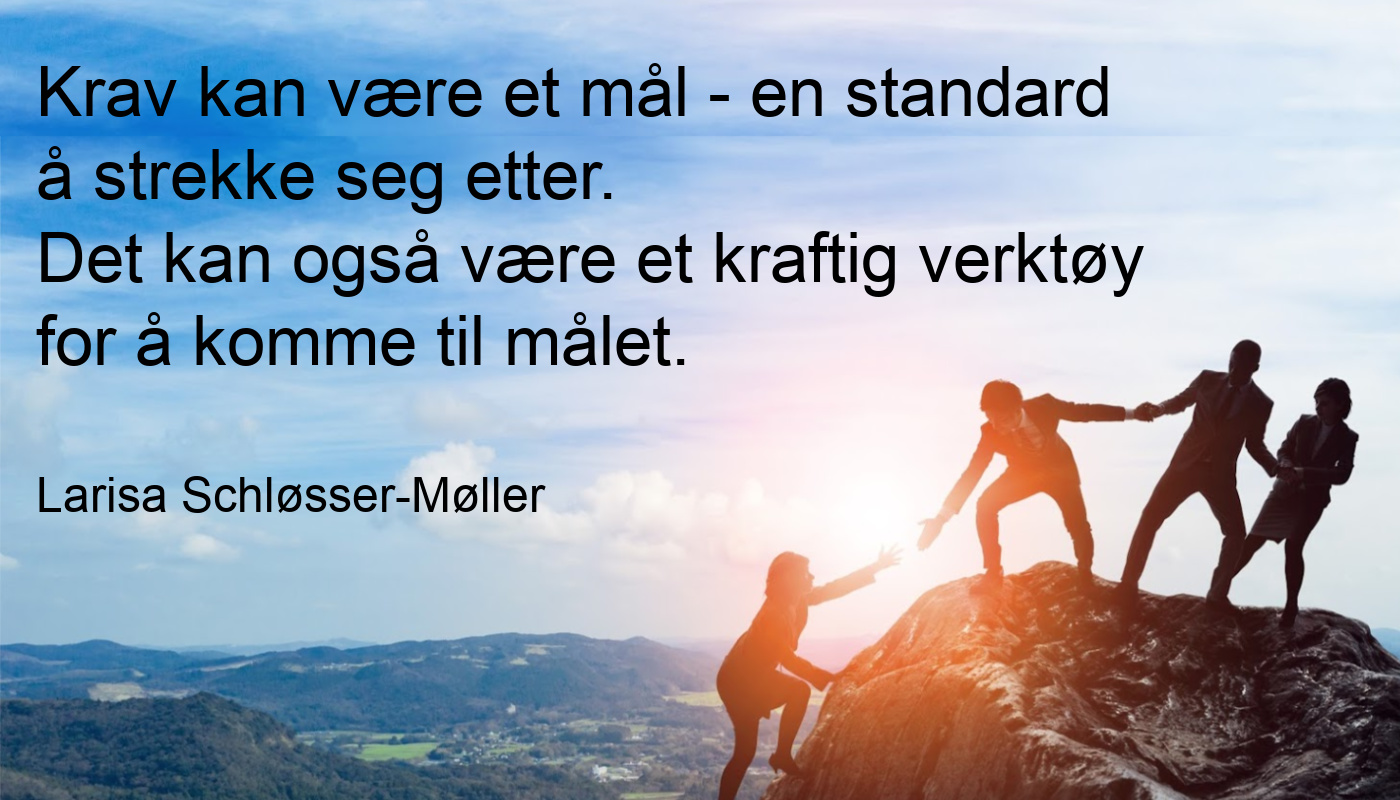 Bildet viser et team som samarbeider for å nå målet. Krav kan være et mål - en standard å strekke seg etter og det kan også være et kraftig verktøy for å komme til målet. 

